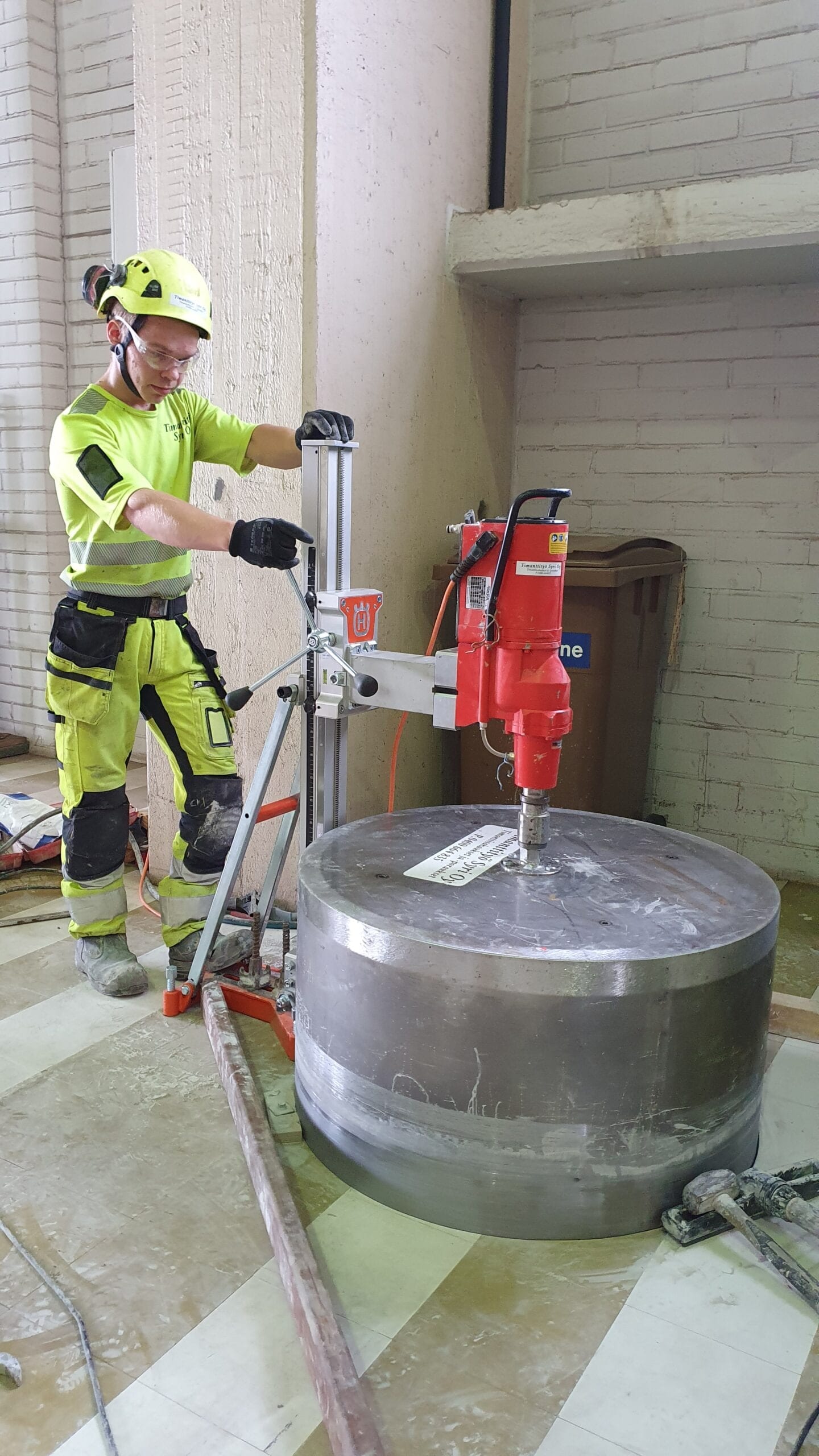 Timanttityö Syri – 900mm reiän poraus