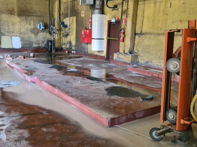 Betonirakenteen vaijerisahaus työmaalla