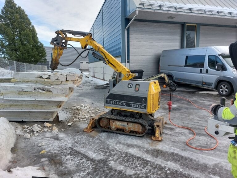 Brokk-purkurobotti betonirakenteiden purkutyössä